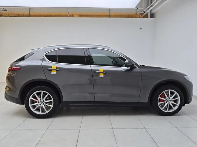 Alfa Romeo Stelvio 2.0T 280HP Deluxe Edition