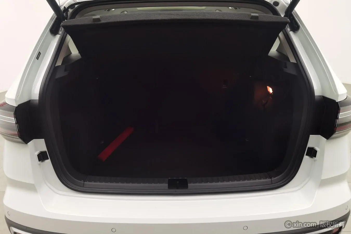Volkswagen Tuyue 300TSI two-wheel drive full moon version