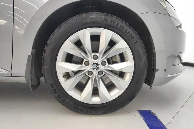Skoda Speed pie ZI330 DSG Comfort Edition Country V