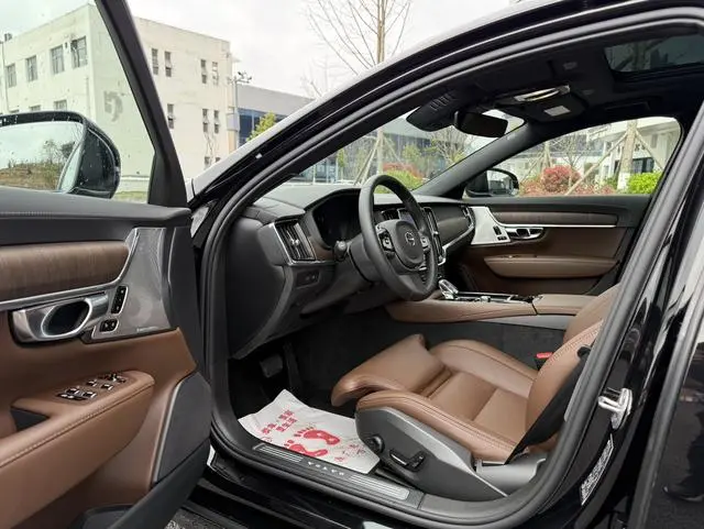 Volvo Volvo S90 PHEV T8 four-wheel drive long battery life Zhiya Deluxe Edition