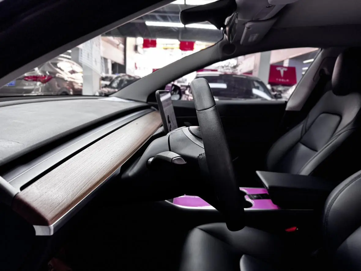 Tesla Model 3 Long battery life, rear-wheel drive version