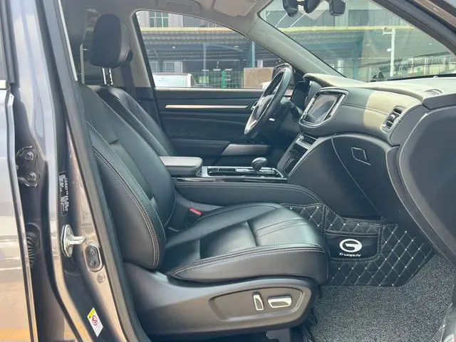 GAC Trumpchi GS8 390T two-wheel drive Luxury Zhilian Commemorative Edition
