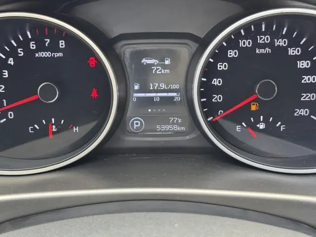 Kia Smart running 2.0L automatic two-wheel drive version GL