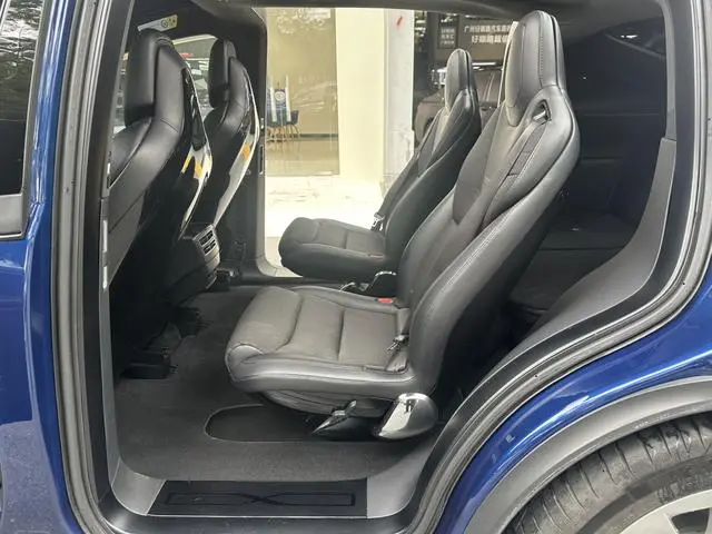Tesla Model X 60D
