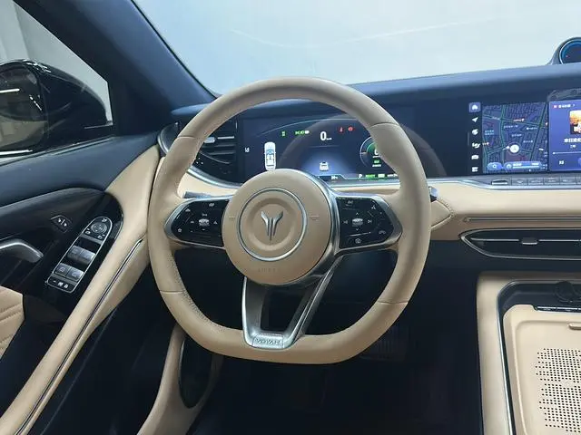 VOYAH Lan Tu FREE Ultra-long battery life smart driving version