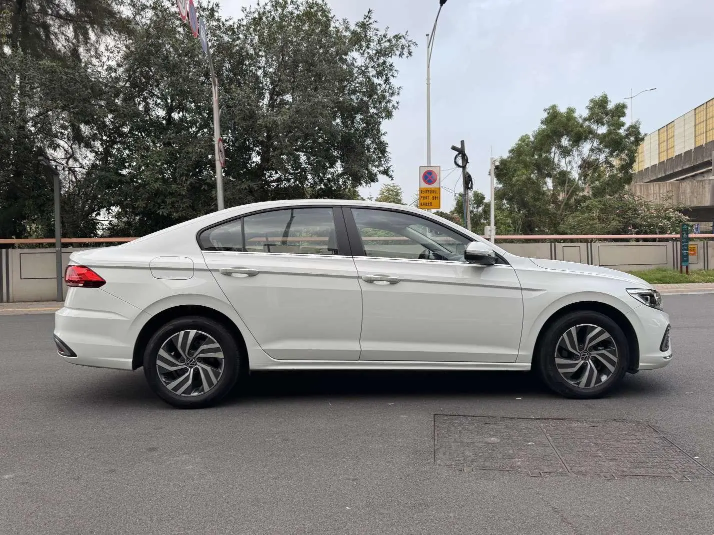 Volkswagen Bora 200TSI DSG Yuexing Navigation Edition