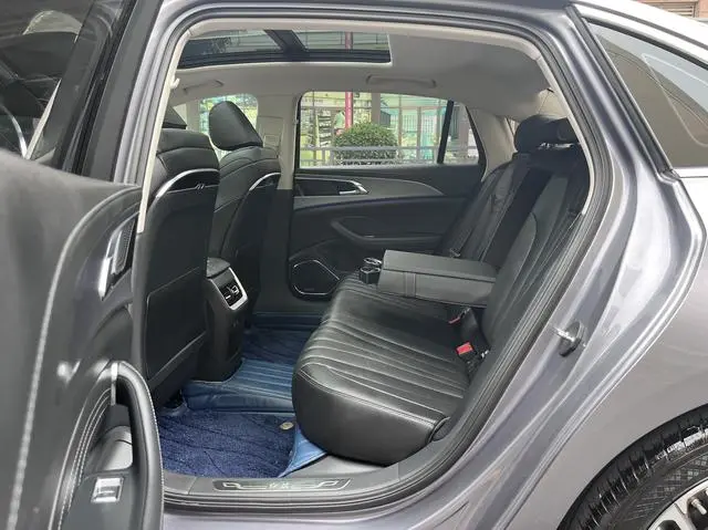 Hongqi Hongqi H5 2.0T Automatic Zhilian Qichang Version