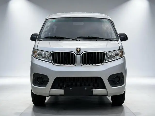 SRM Little Sea Lion X30 1.5L business bus 5/6/7 seat central air conditioning