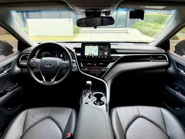 TOYOTA Camry 2.0G Deluxe Edition