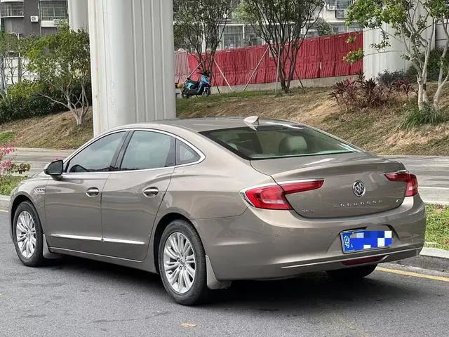 Buick Lacrosse 30H luxury