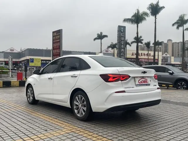 Chevrolet Cruze 320 automatic Enjoy Skylight version