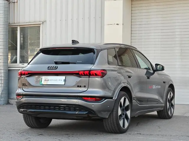 Audi Audi Q6L e-tron First pilot version