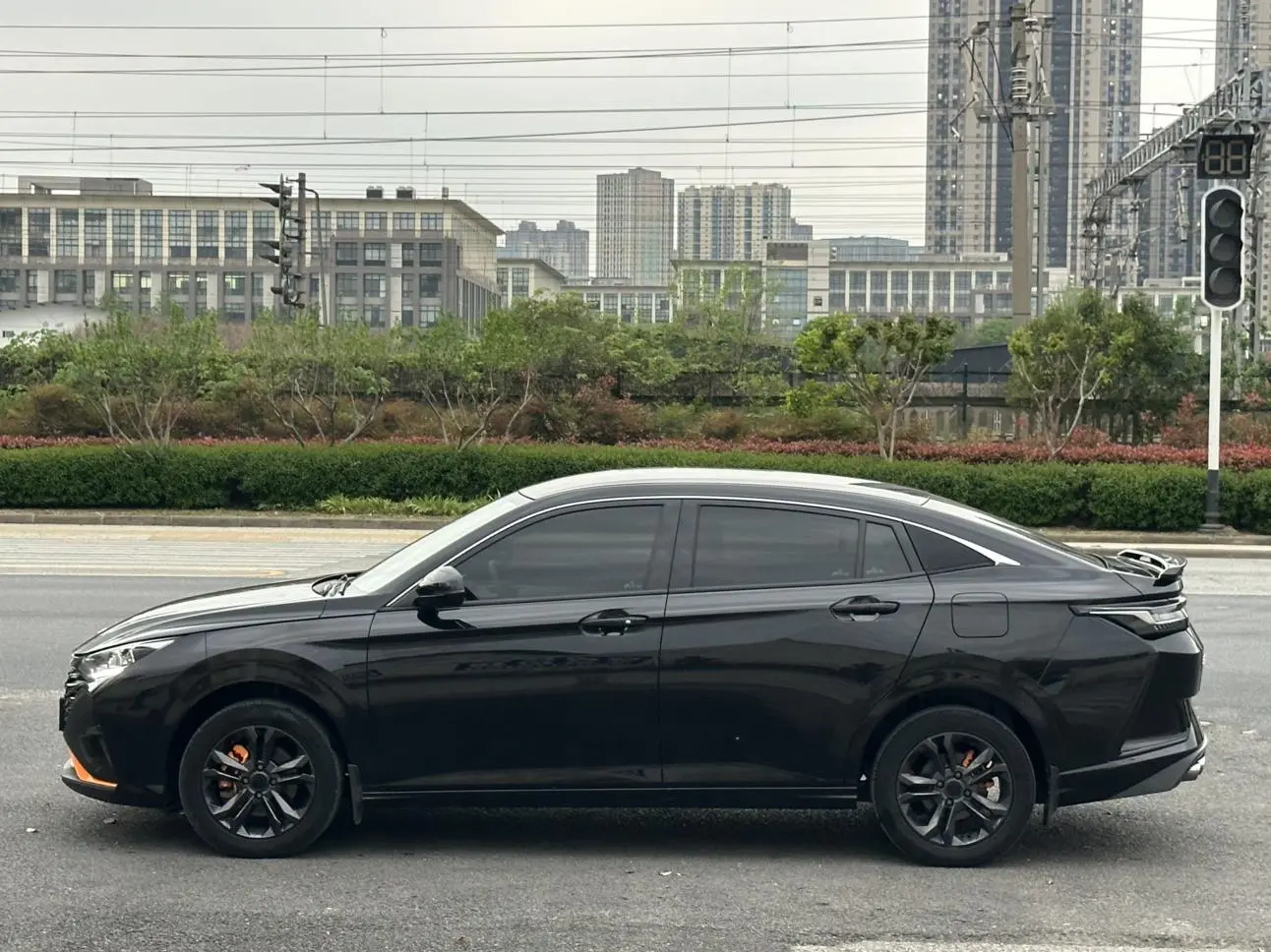 Dongfeng Fengshen Yi Hyun Mach Version 1.5L Automatic Glory Version