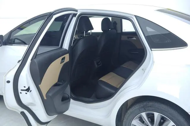 Chevrolet Cruze 320 automatic Enjoy Skylight version