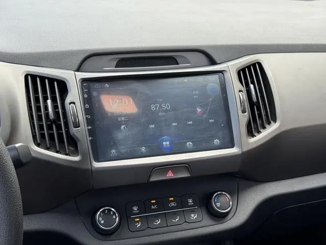 Kia Smart running 2.0L automatic two-wheel drive version GL
