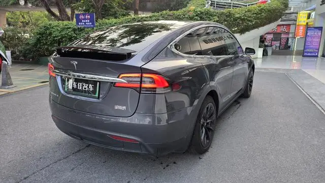Tesla Model X 75D