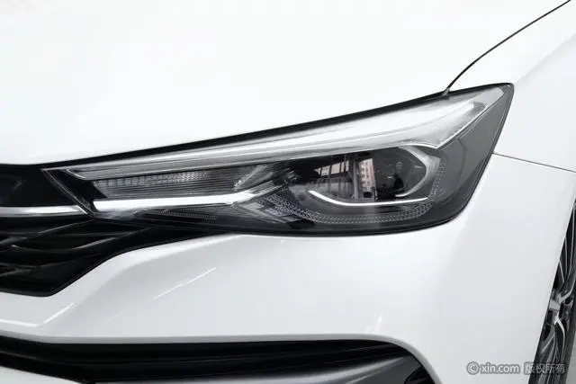Roewe Roewe i5 1.5L CVT black gold version
