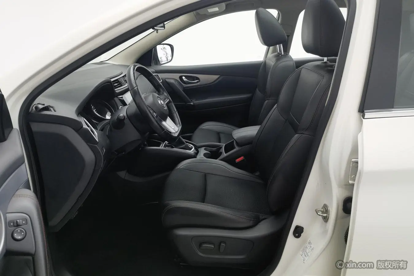 Nissan Qashqai 2.0L CVT Deluxe Edition