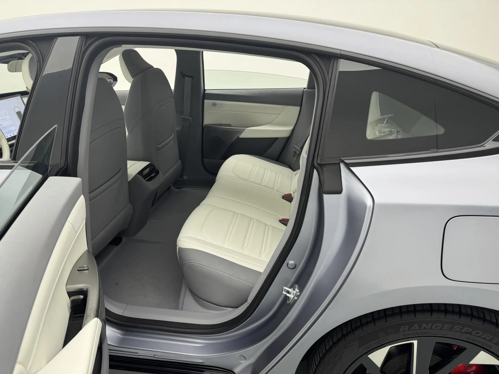 Dongfeng eπ eπ007 Pure electric 540 four-wheel drive Max version