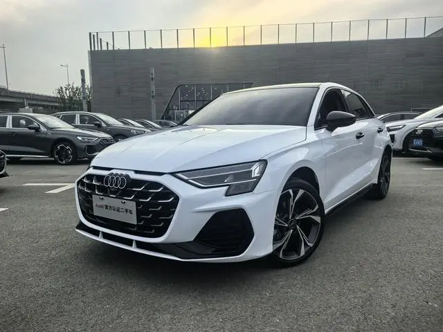 Audi Audi A3 Sportback 35 TFSI Flying Spur Exclusive Type