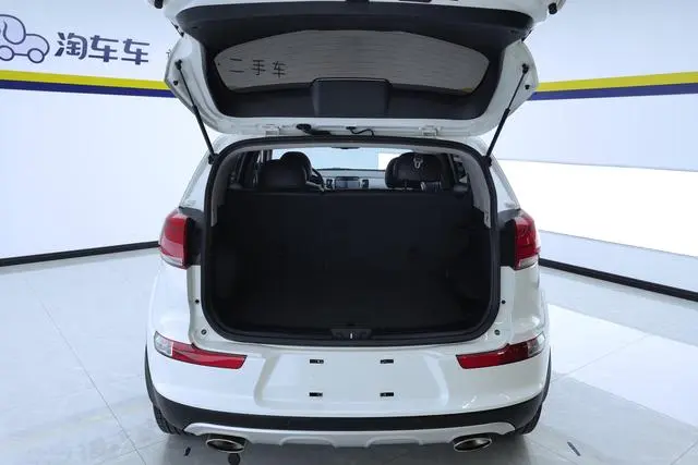 Kia Smart running 2.0L automatic two-wheel drive version DLX