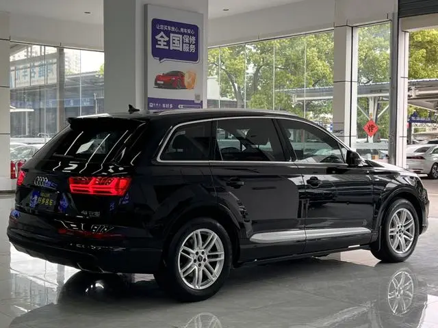 Audi Audi Q7 40 TFSI S line sporty