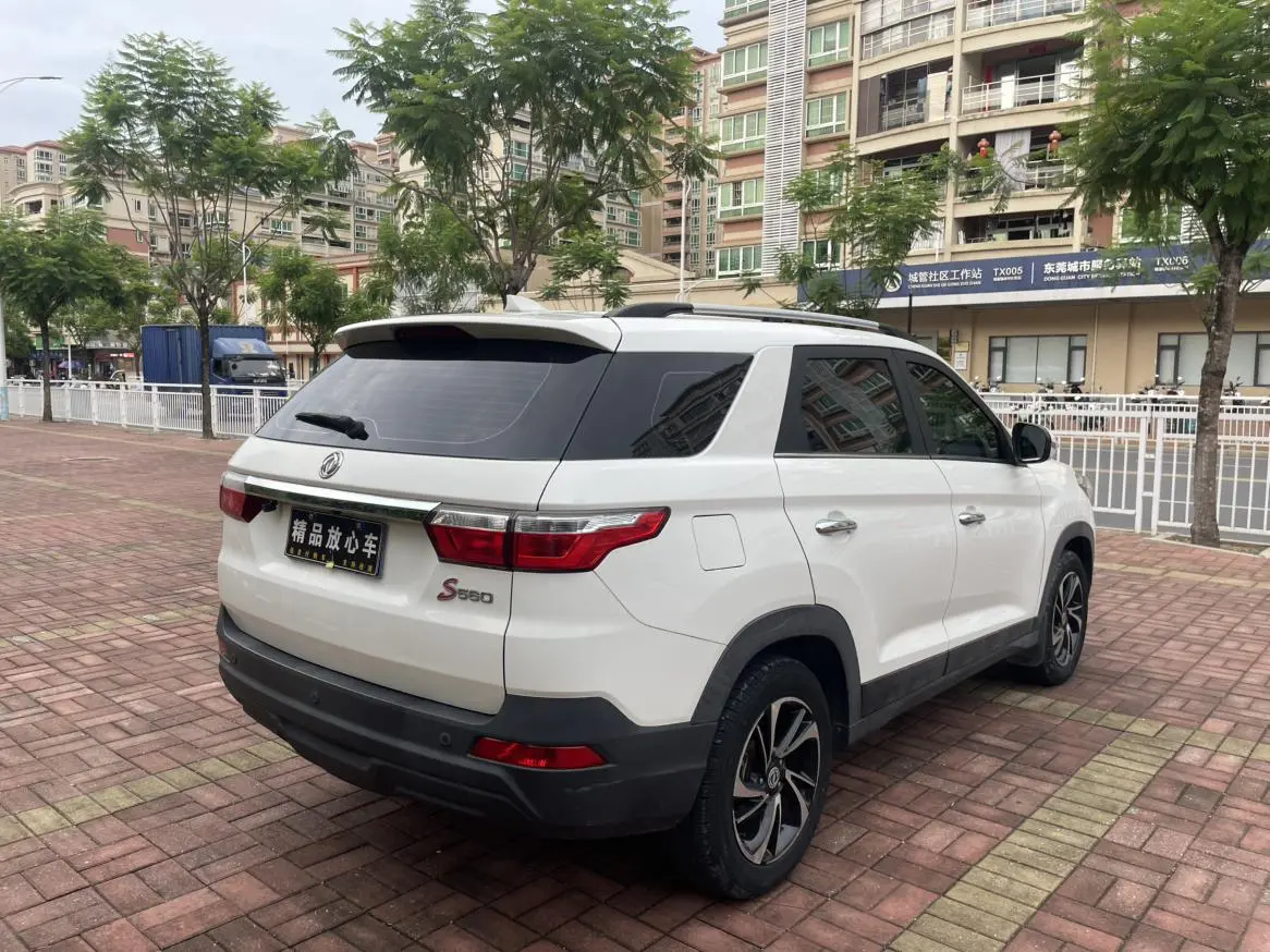 Dongfeng Fengguang Scenery S560 1.8L manual luxury 7-seater