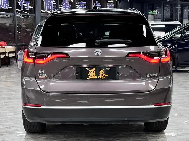 NIO NIO ES8 580KM signature version six seats