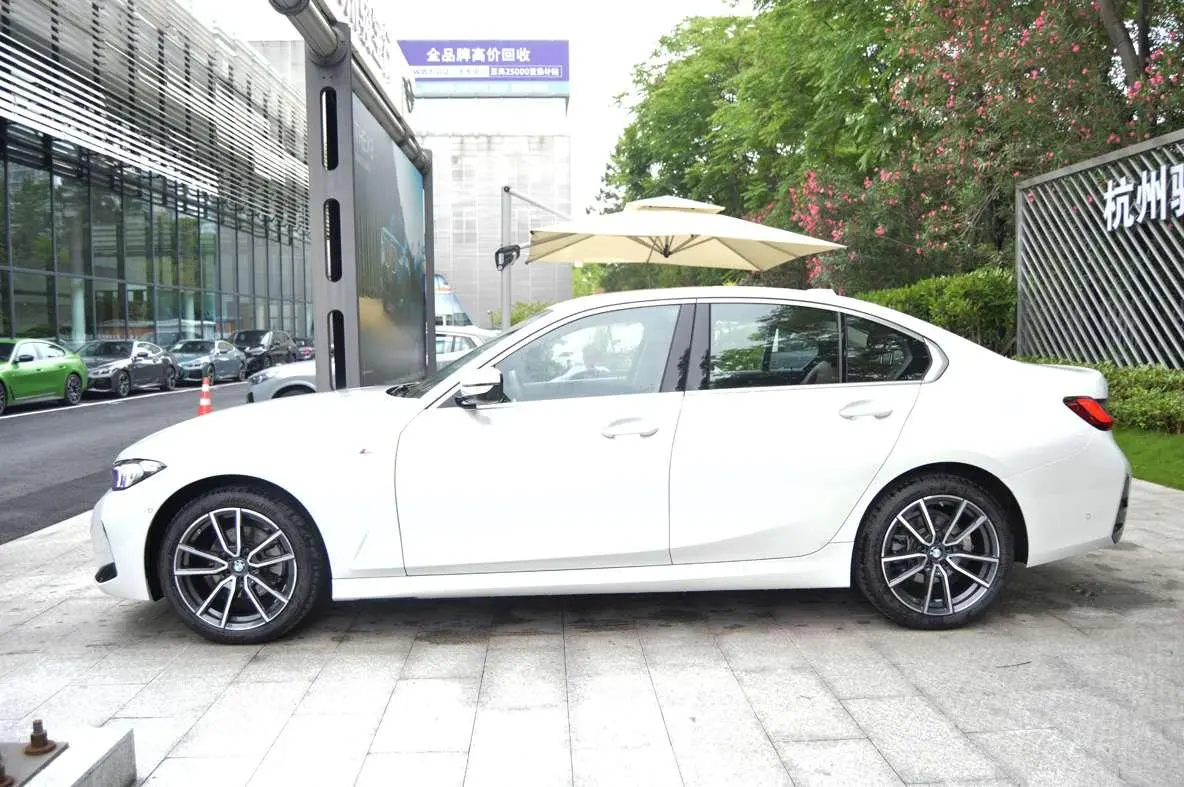 BMW BMW 3 Series 325i M sports suit