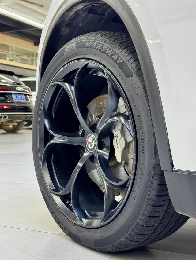 Alfa Romeo Stelvio 2.0T 200HP Elite Edition