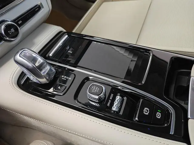 Volvo Volvo S90 PHEV T8 E-drive hybrid Honor Edition 3-seater Country VI