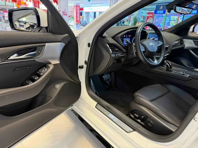 Cadillac Cadillac CT5 28T platinum sporty