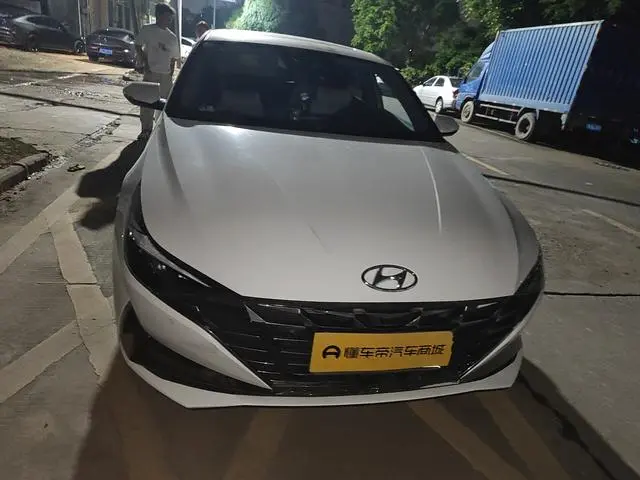 Hyundai Elantra 1.5L CVT LUX Premium Edition