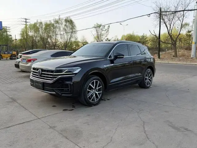 Volkswagen Touareg 3.0 TSI Sharp Front Version Country V