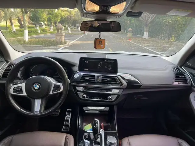 BMW BMW X3 xDrive25i M sports suit