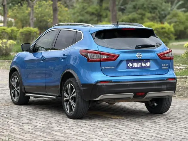 Nissan Qashqai 2.0L CVT Deluxe Edition