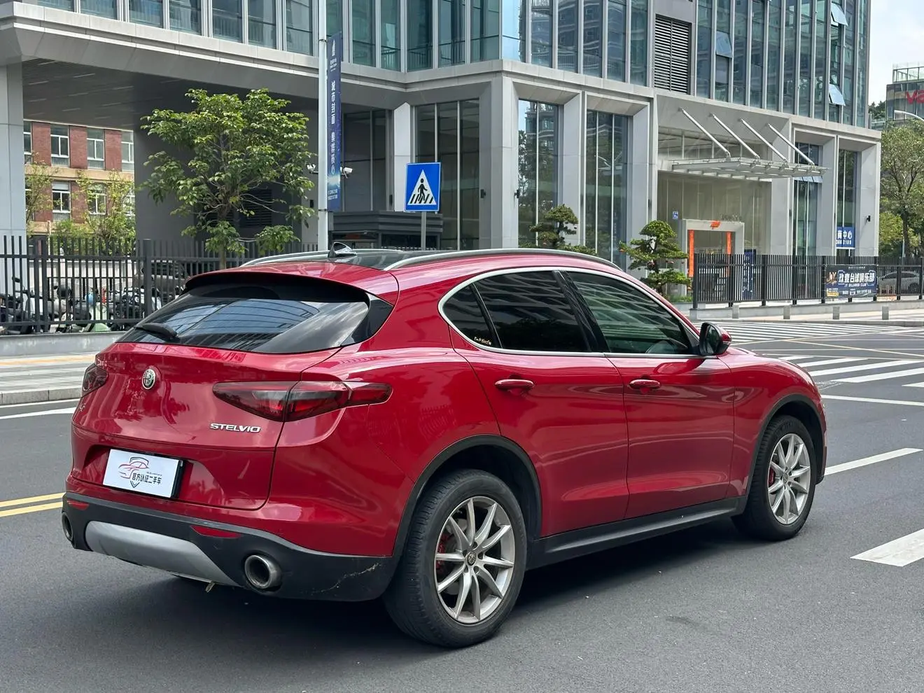Alfa Romeo Stelvio 2.0T 200HP Deluxe Edition