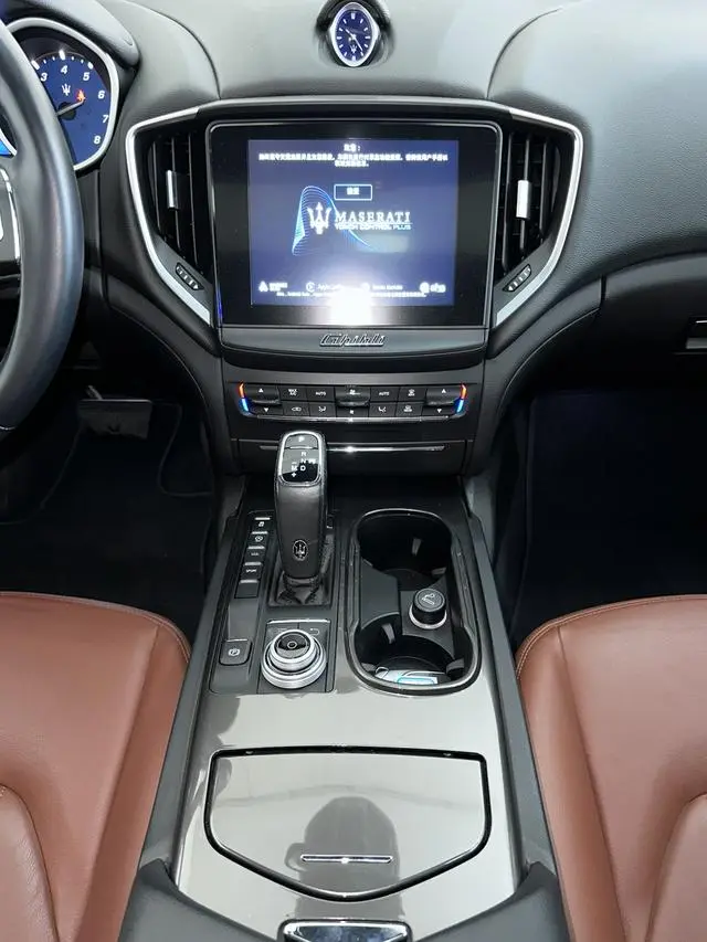 Maserati Ghibli 3.0T 350Hp standard version Country V