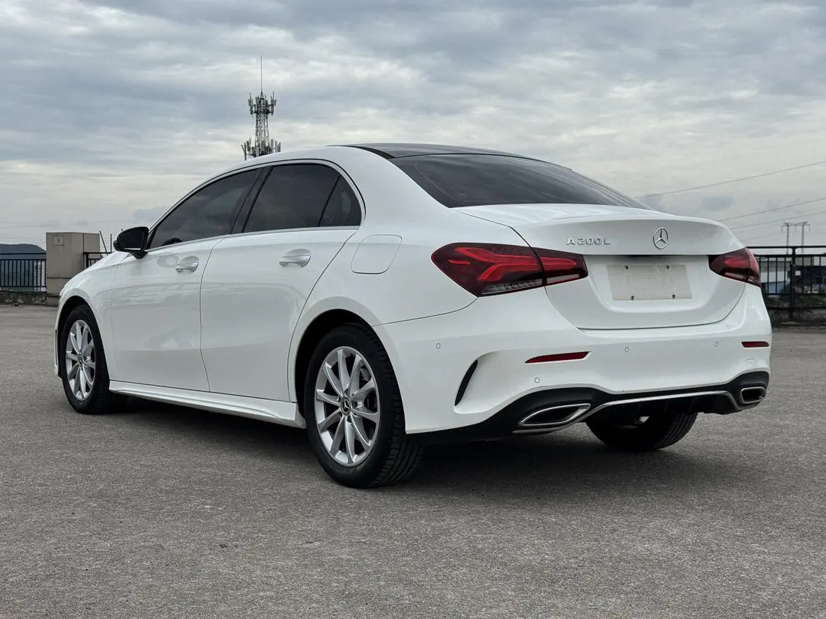 Mercedes-Benz Mercedes-Benz A-class Facelift A 200 L sports sedan