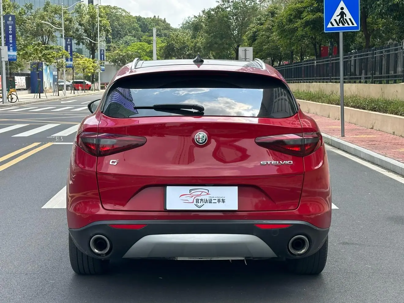 Alfa Romeo Stelvio 2.0T 200HP Deluxe Edition
