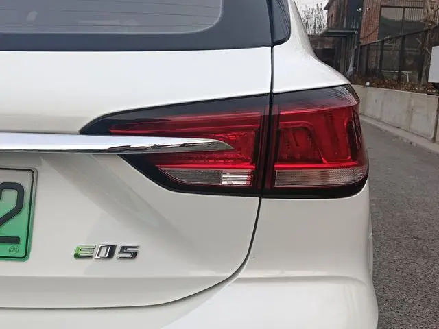 Roewe Roewe Ei5 Internet Ultimate Edition