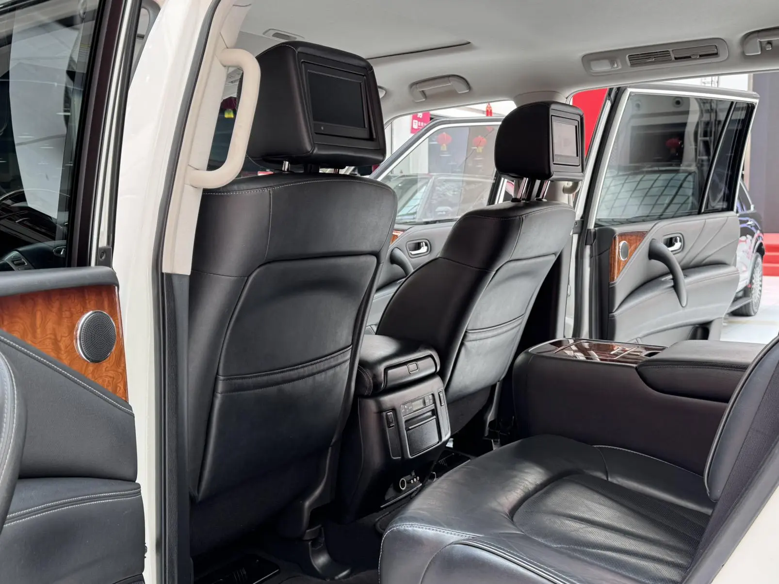 Infiniti Infiniti QX80 5.6L 4WD