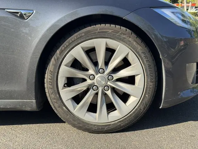 Tesla Model S 75