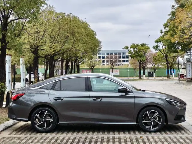 MG MG5 300TGI DCT Green Luxury Ultimate Edition