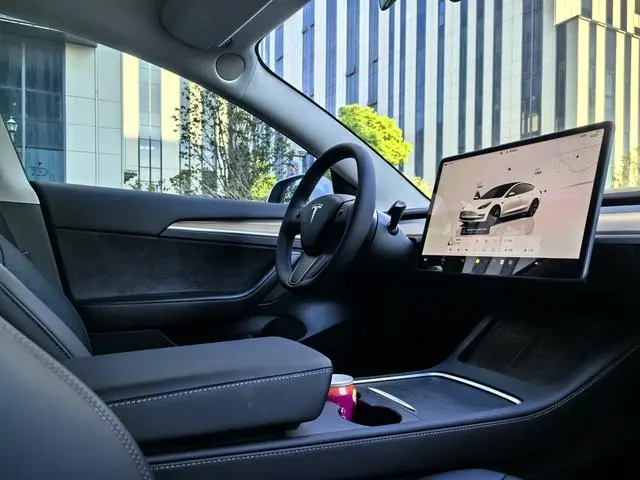 Tesla Model 3 Upgraded version of standard battery life rear drive