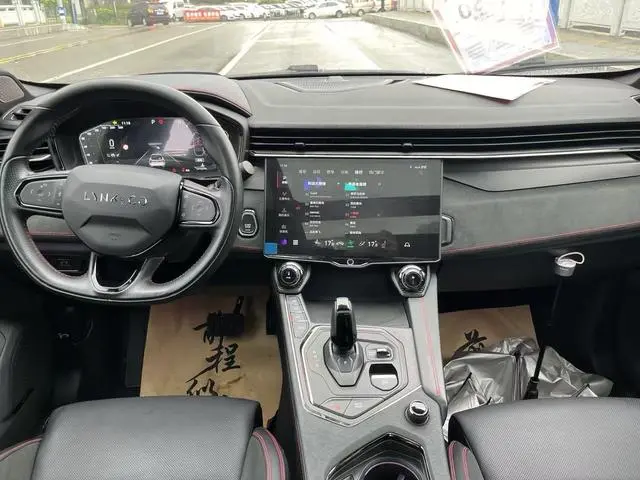LYNK & CO Lynk 05 2.0TD four-wheel drive Halo
