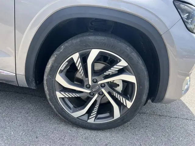Geely Xingyue L 2.0TD high-power automatic two-wheel drive flagship type