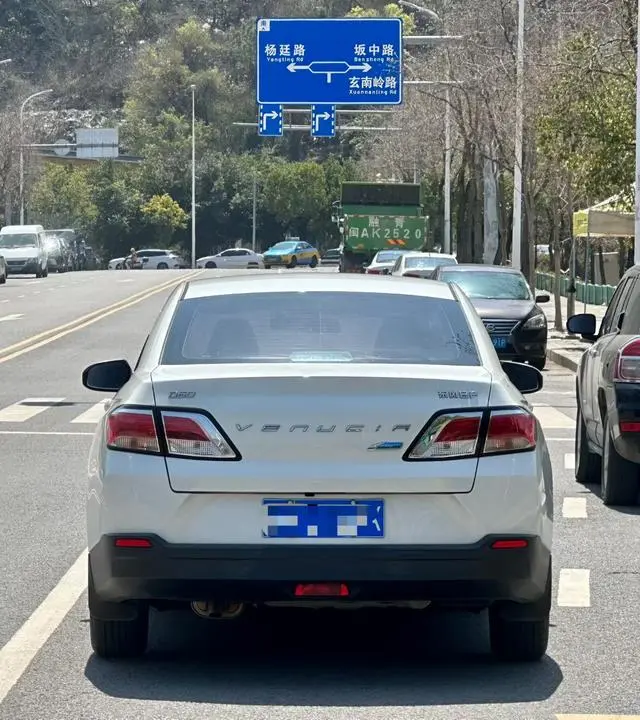 Venucia Qichen D60 1.6L XE CVT Smooth version