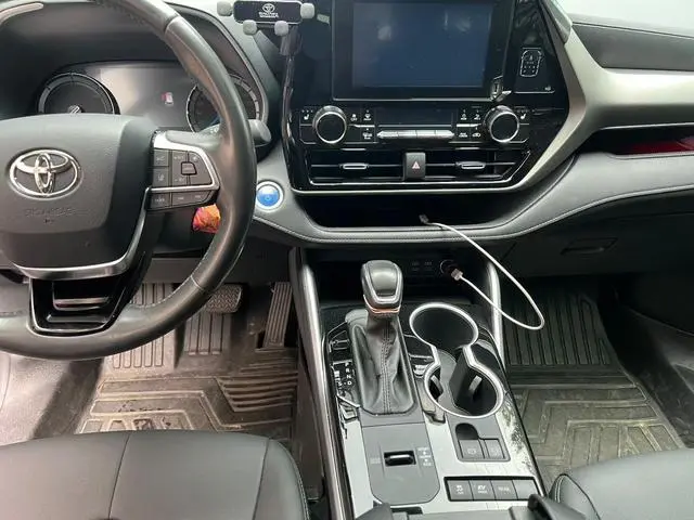 TOYOTA Highlander Dual-engine 2.5L four-wheel drive deluxe edition 7-seater