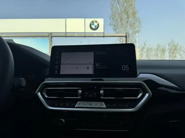 BMW BMW X3 Facelift xDrive25i M sports suit